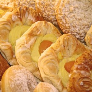 pastries, particles, danish pastry-180980.jpg
