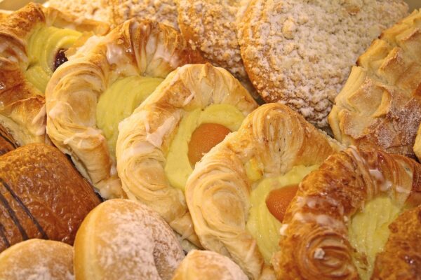 pastries, particles, danish pastry-180980.jpg